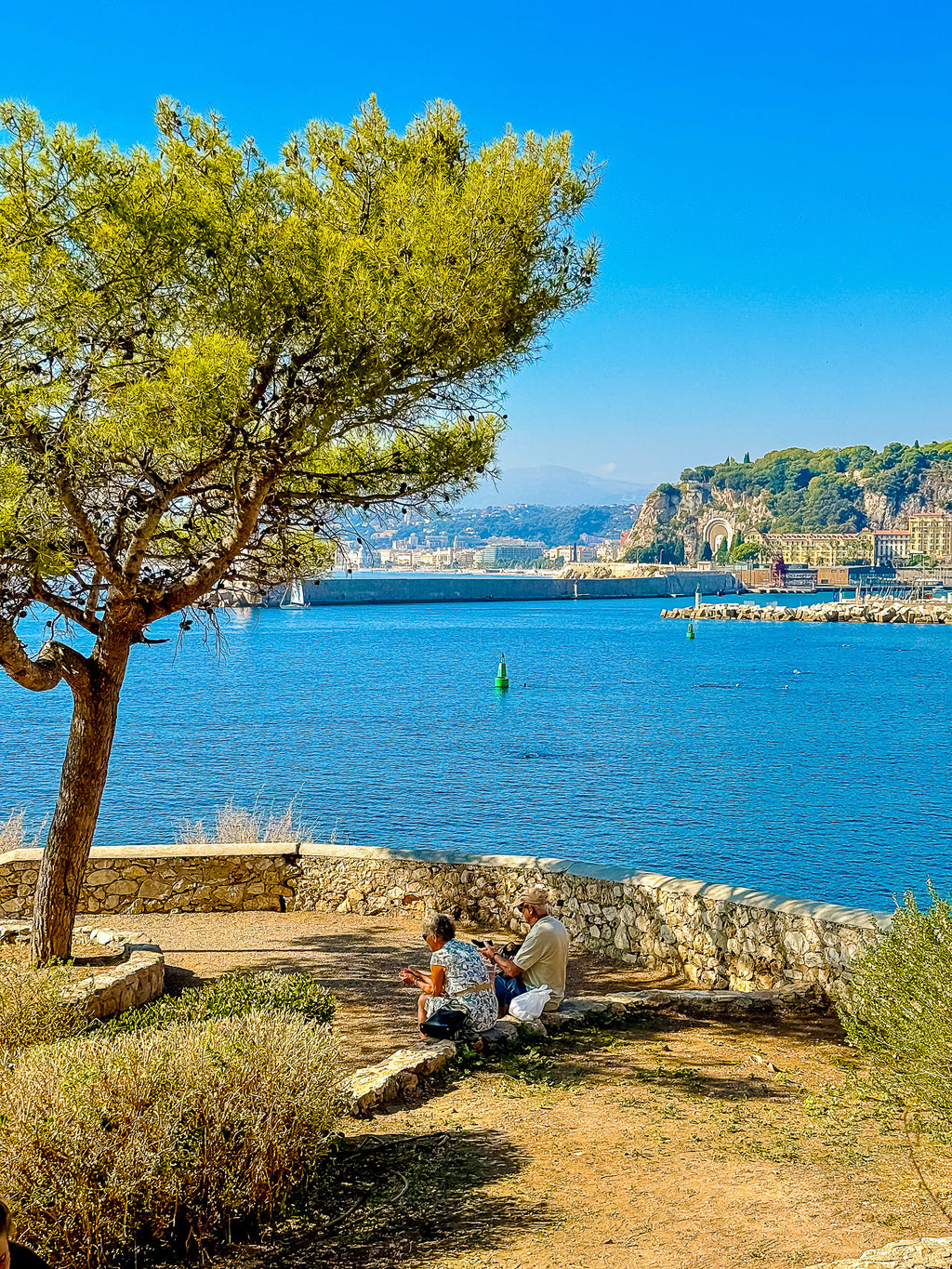 Scène de vie vers Coco beach : Nice, 2025 ⛵️