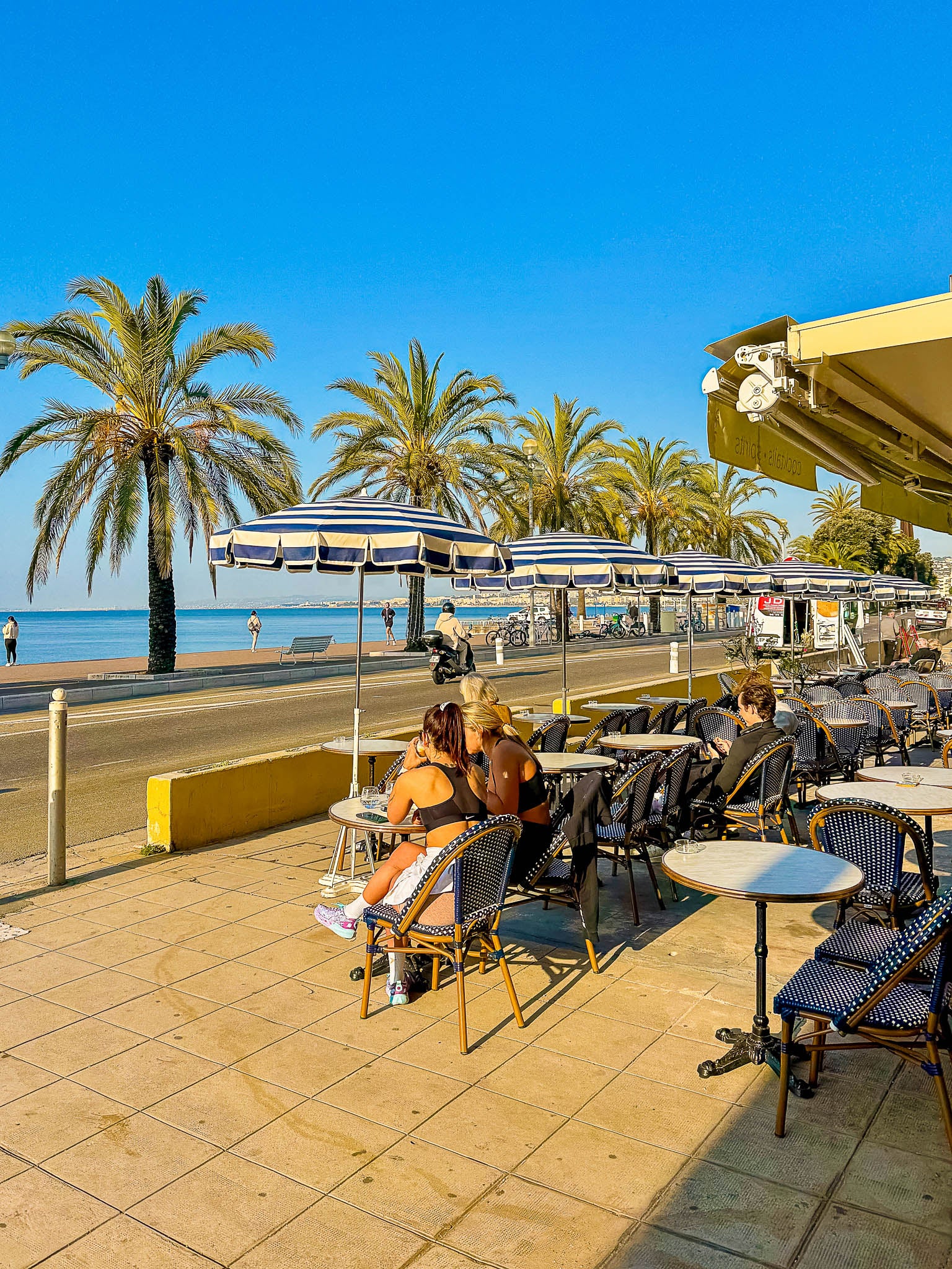 Les parasols et le quai des États-Unis : Nice, 2025 🌼
