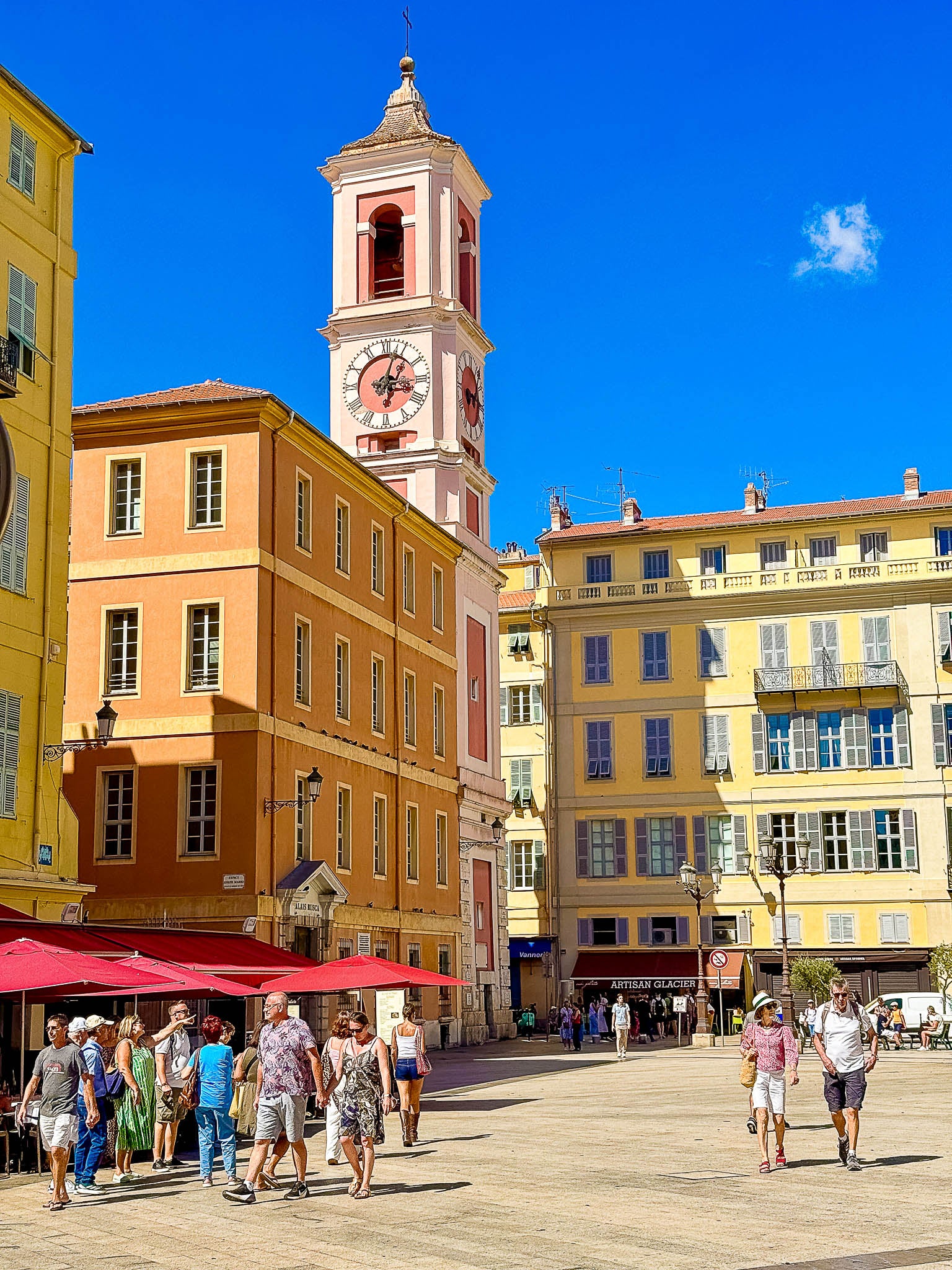 La place du palais de justice : Nice, 2025 🏖