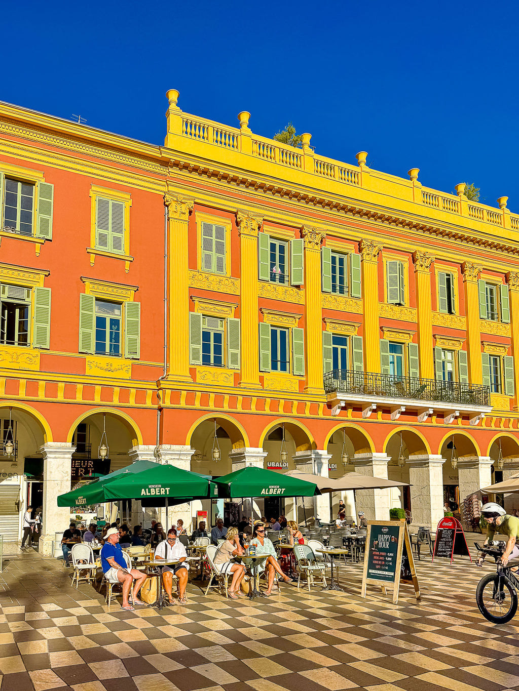 Les terrasses de la Place Masséna : Nice, 2025 🌸