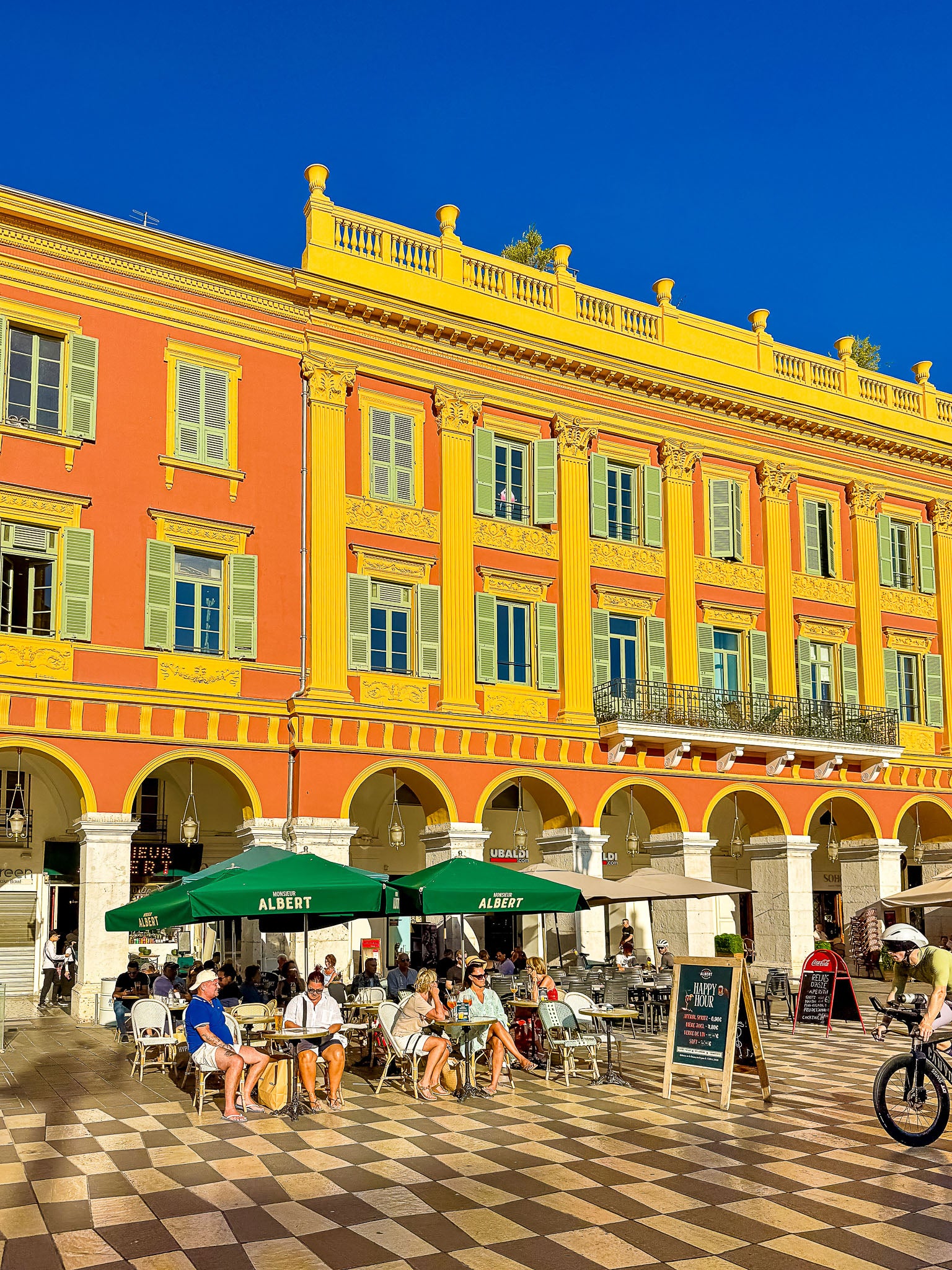 Les terrasses de la Place Masséna : Nice, 2025 🌸