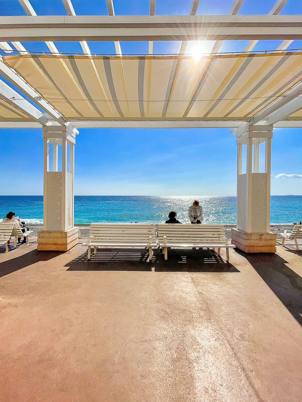 Les bancs, Promenade des Anglais : Nice, 2021 💛