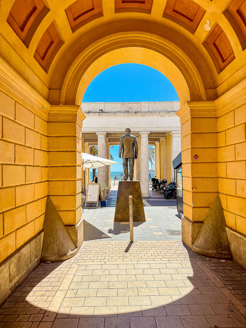 Statue, Cours Jaques Chirac : Nice, 2025 ☀️
