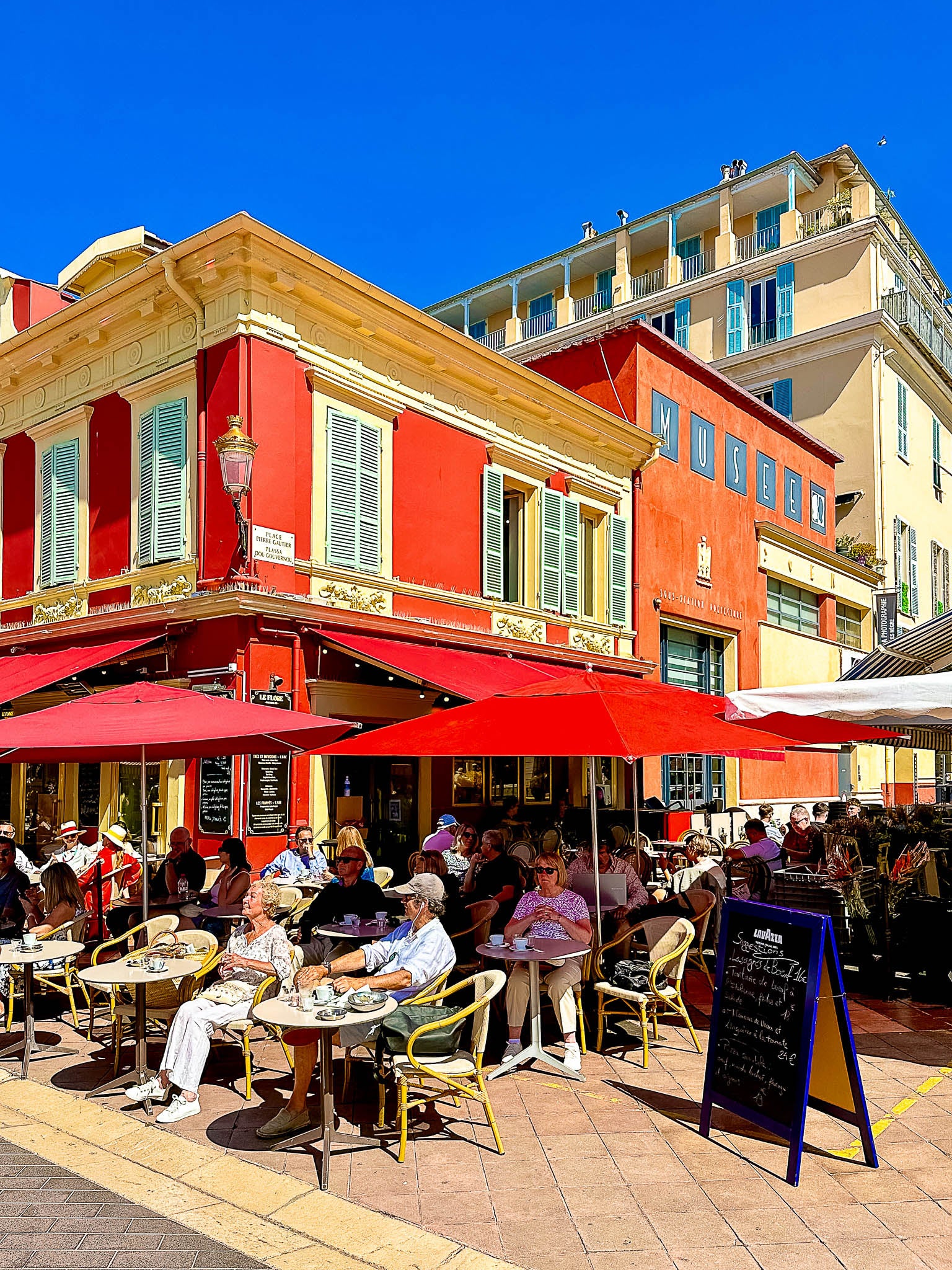 Le café en terrasse : Nice, 2024 🌞